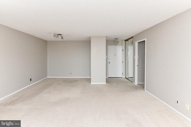 Foto del edificio - 205 Yoakum Pkwy