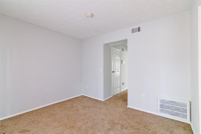 Building Photo - 1702 Napa Valley Ct SE