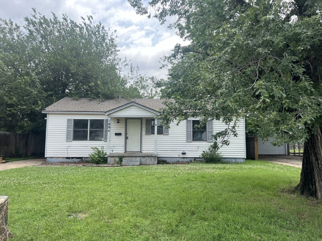 Primary Photo - Charming 3-Bedroom Home in Midwest City!