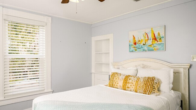 Building Photo - 14 Sanchez Ave