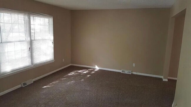 Building Photo - 1120 NE 9th St