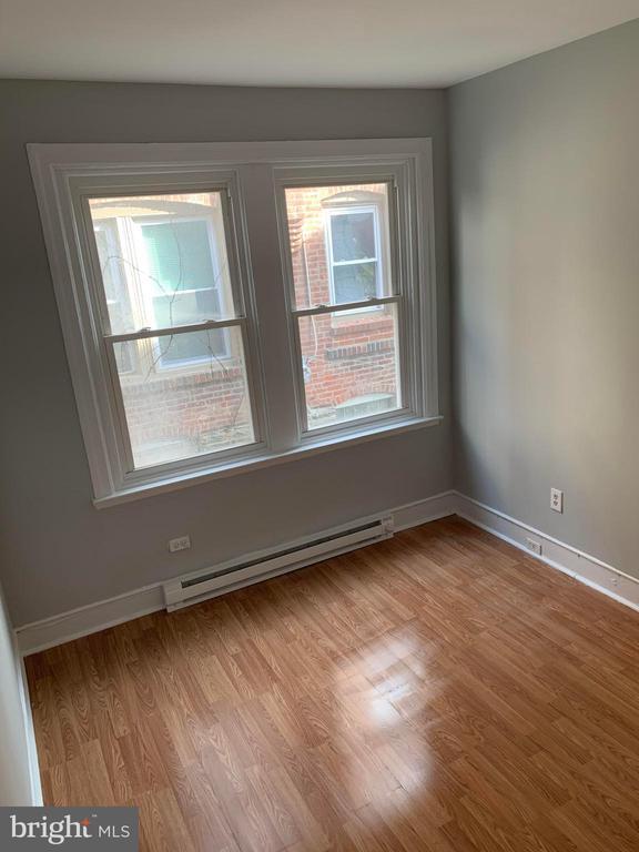 Building Photo - 1420 68th Ave