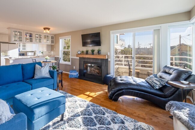 Foto del edificio - 3824 Beach Dr SW