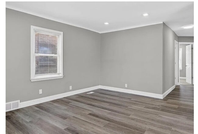 Building Photo - 8222 Roselawn St