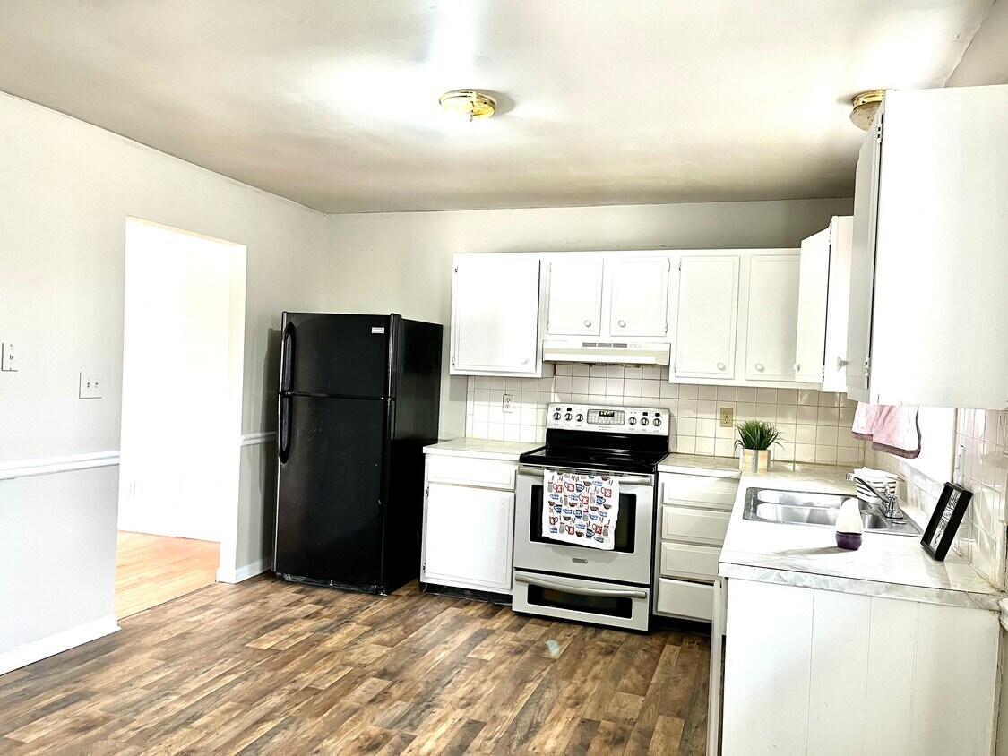 Primary Photo - 3689 Claredon Dr