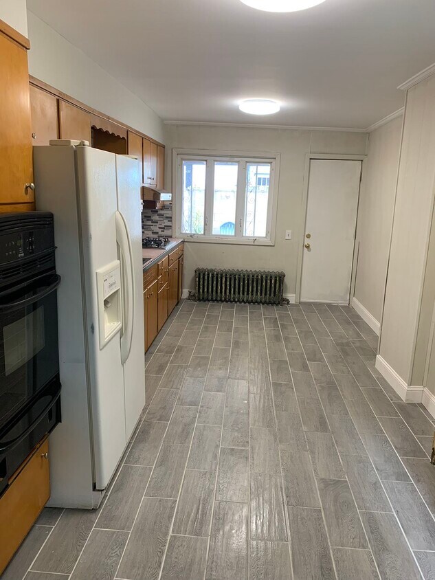 Primary Photo - 127 E Snyder Ave