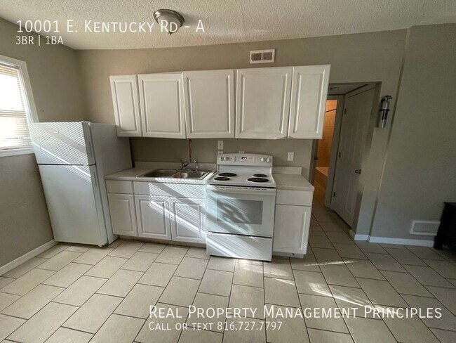 Foto del edificio - Spacious, Single-Level Townhouse Stunner!