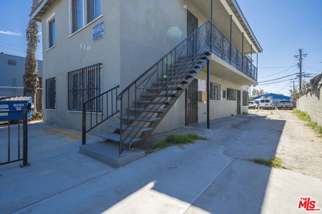 Foto principal - 810 W 62nd St