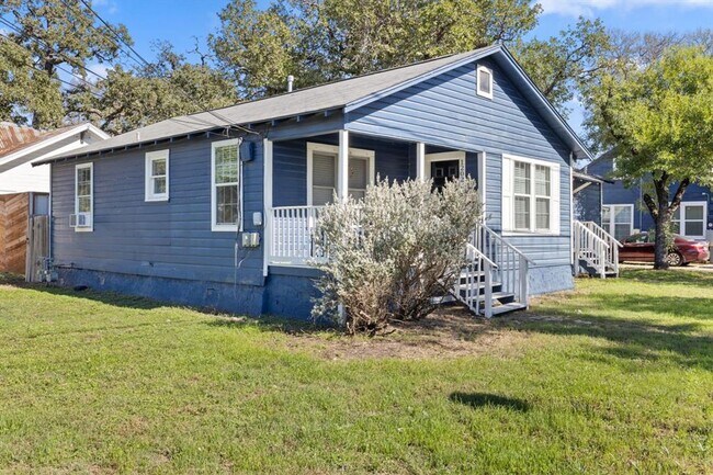 Building Photo - Cherrywood Duplex 7 Bedroom 4 Full Baths