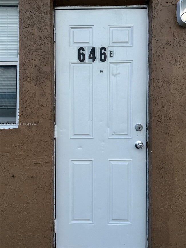 Building Photo - 646 NW 14th Terrace