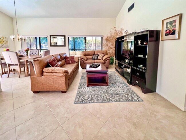 Foto del edificio - 10771 Palm Lake Ave