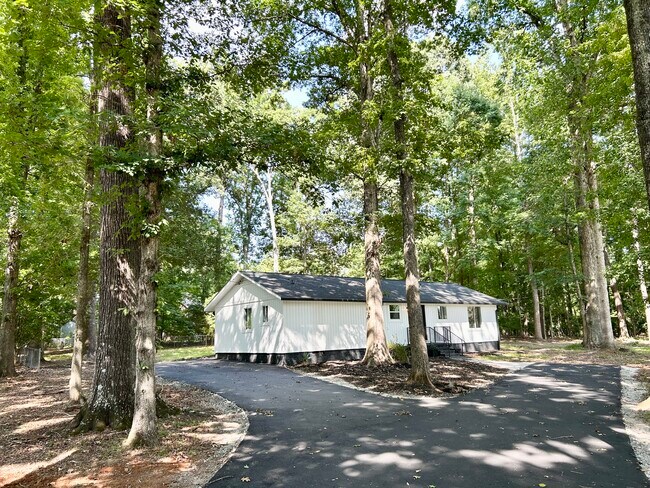 Building Photo - 5950 Lake Wylie Rd