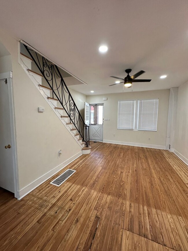 Foto del edificio - Charming 2-Bedroom Home in Port Richmond A...