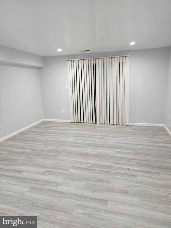 Building Photo - 1712 Village Green Dr