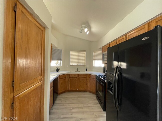 Building Photo - 1339 Ebbetts Pass