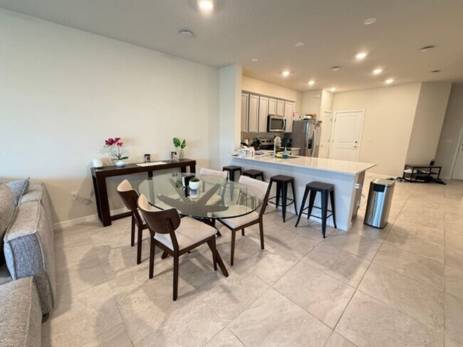 Foto del edificio - 3/2.5 Like new Davenport Townhome