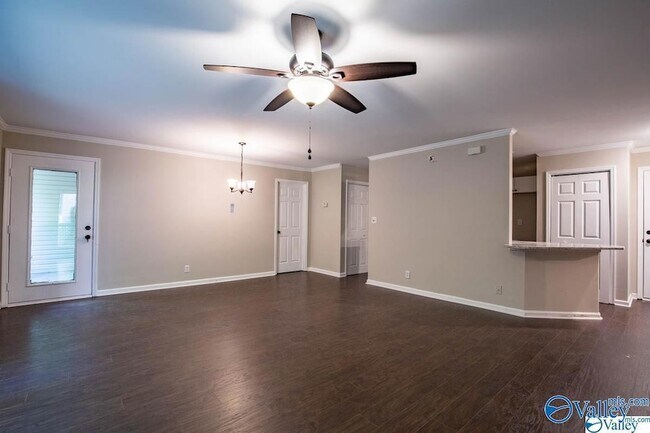 Foto del edificio - 4988-4987 7 Pine Cir