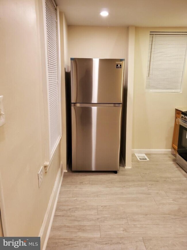Foto del edificio - 317 E 20th St