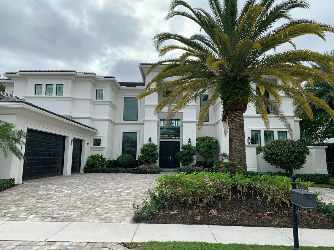 Foto principal - 2704 NW 75th St