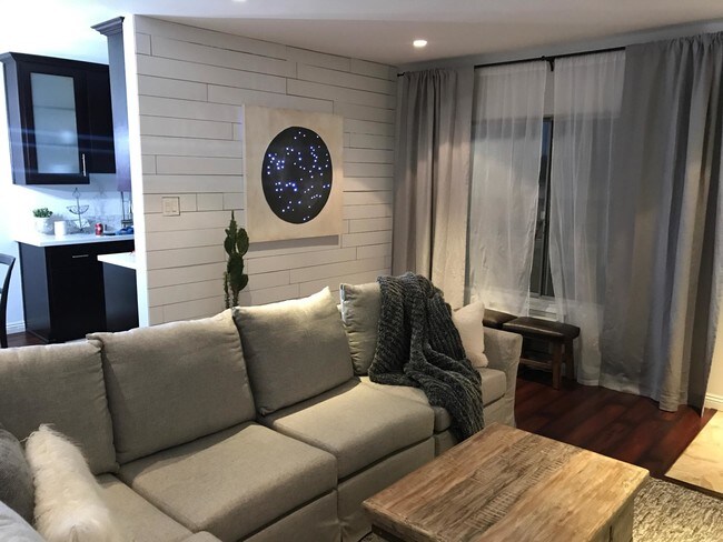 Foto del edificio - 1110 S Bedford St