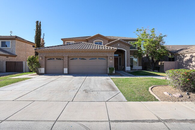 Building Photo - INCREDIBLE 5-BEDROOM 3 BATH, ALMOST 4000 S...