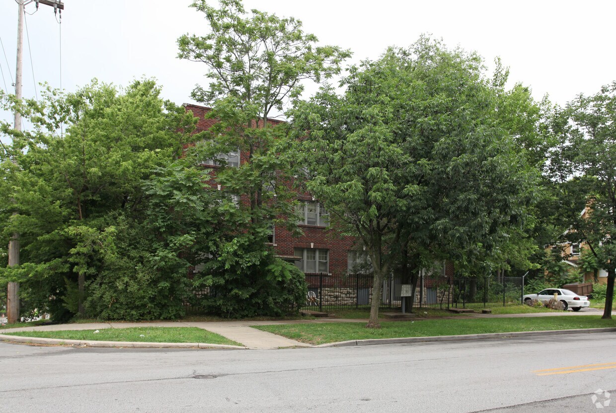 24542456 Benton Blvd, Kansas City, MO 64127 Apartments in Kansas