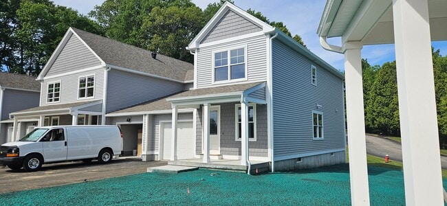 Building Photo - 719 Putnam Pike