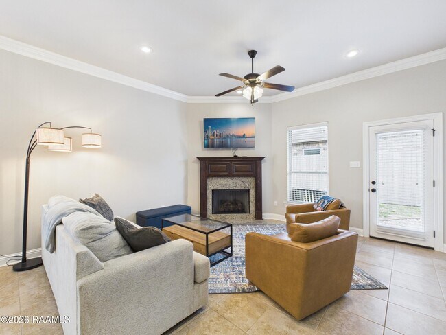 Foto del edificio - 100 Lacebark Dr