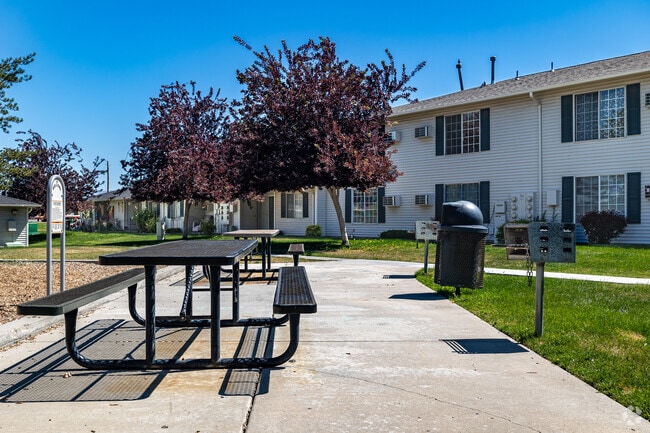 BBQ Area - Parkway Commons - NEW