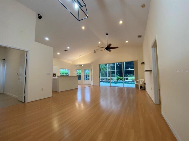 Foto del edificio - 6825 Superior St Cir