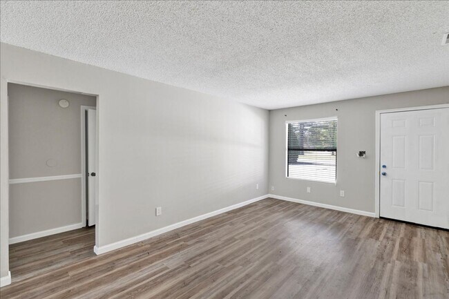 Foto del edificio - Condo for rent in Grayson Valley