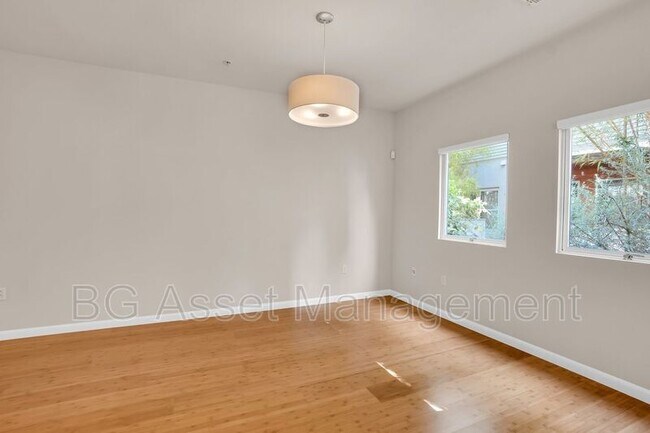 Foto del edificio - 6466 Hollis St
