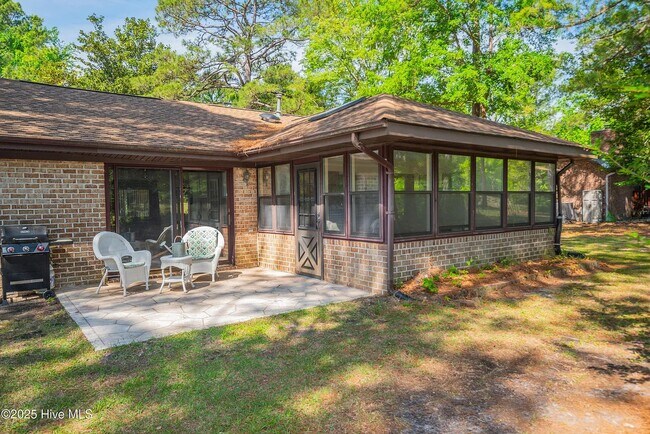 Building Photo - 37 Calabash Dr