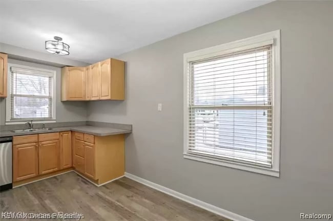 Building Photo - 2001 Dallas Ave