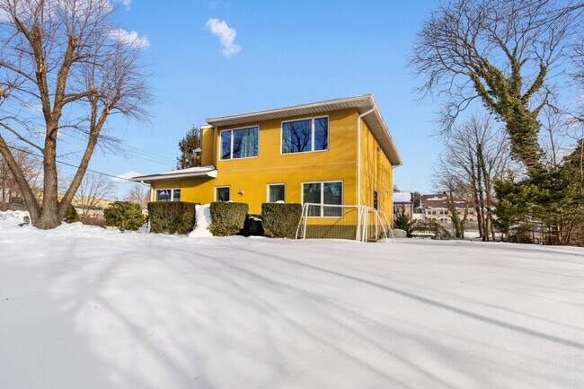 Foto del edificio - 301 S Ridge St