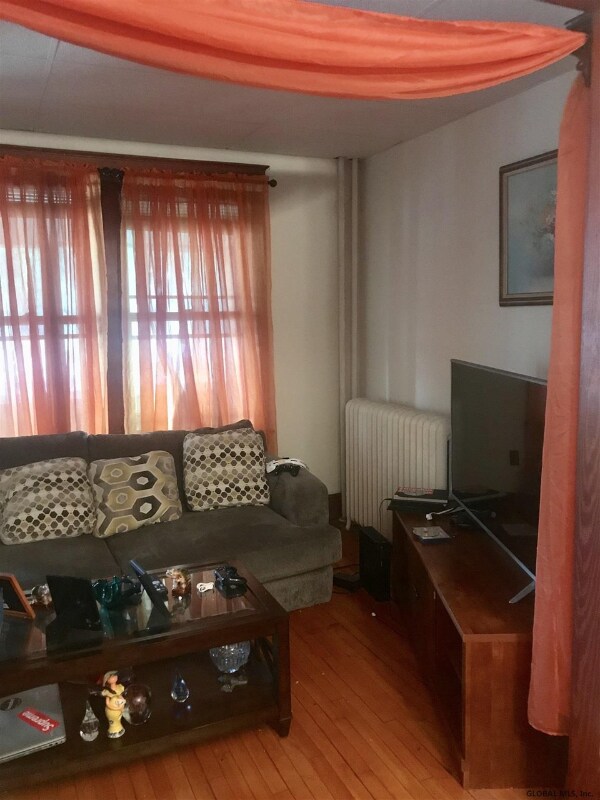 Foto del edificio - 1 Southern Blvd
