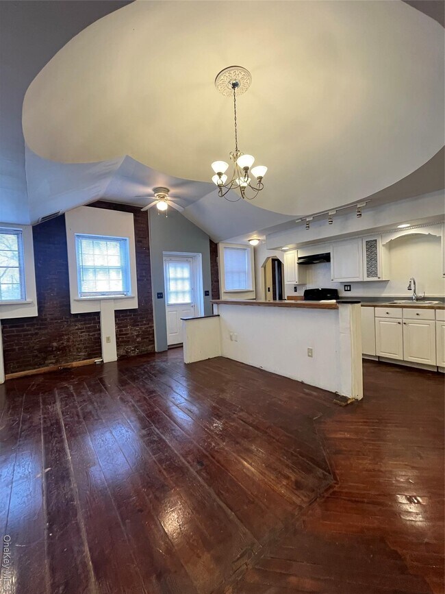 Foto del edificio - 22 E Main St