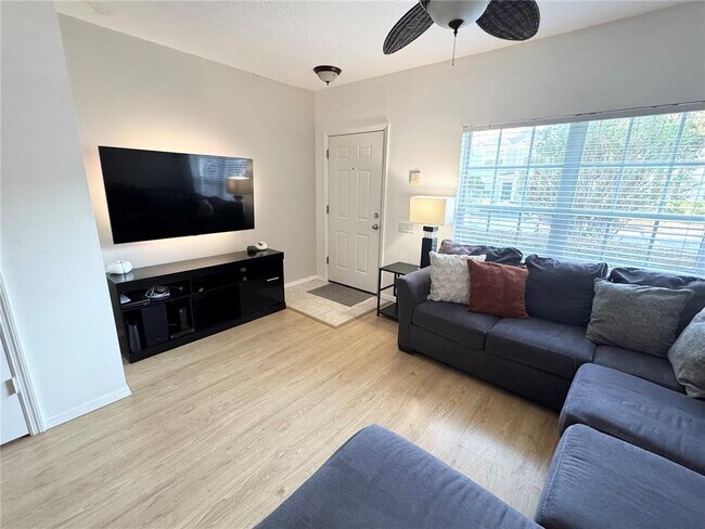 Foto del edificio - 2246 Lake Woodberry Cir