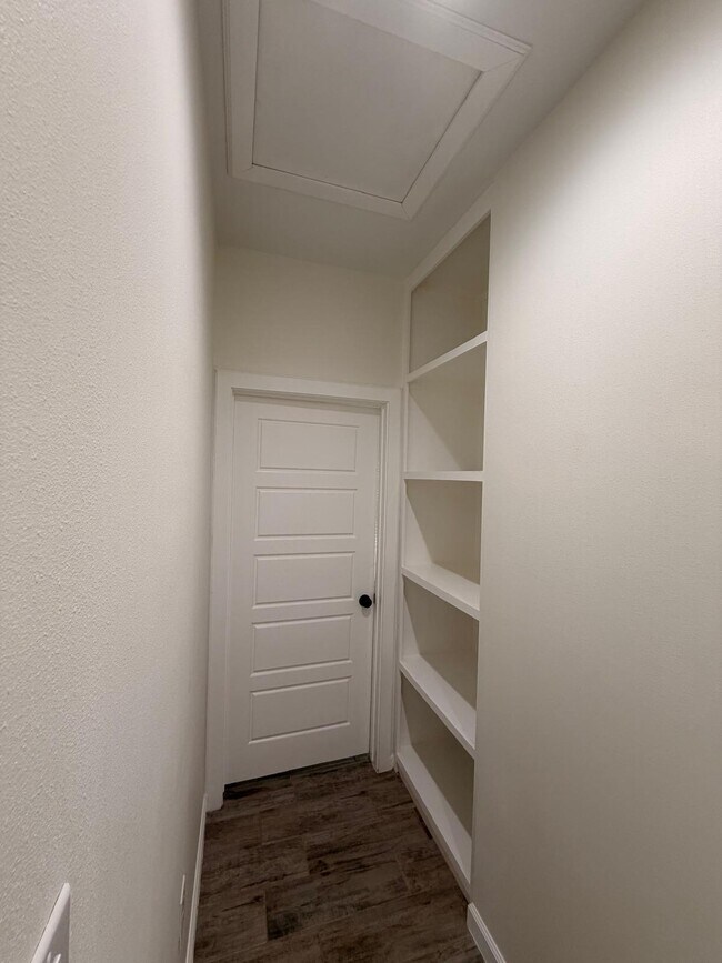 Foto del edificio - 487 Arboleda Ln