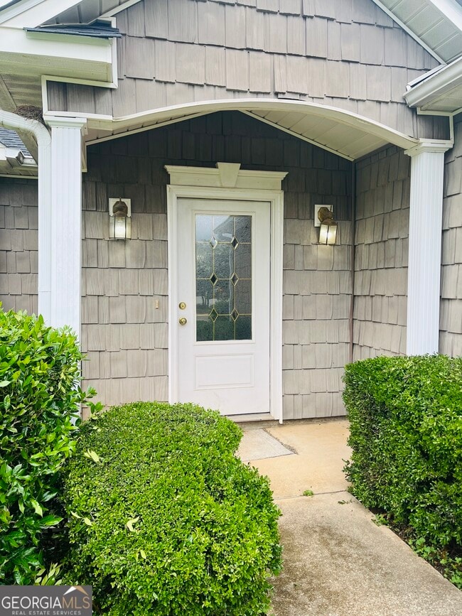 Building Photo - 111 Dixie Creek Dr