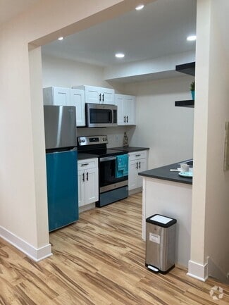 Building Photo - 1334 W 93rd St