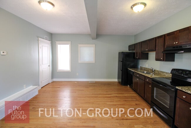 Building Photo - 849 Lake Dr SE