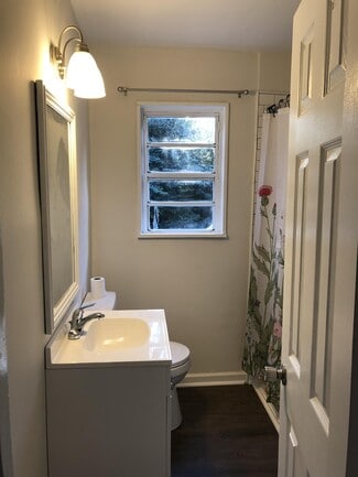 Building Photo - 625 Camellia Cir