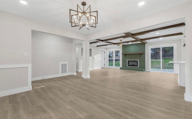 Foto del edificio - Move in Ready Stunning 4/3 Close To Everything In Greenville!