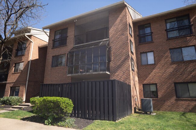 3rd floor unit with balcony - 1227 Gemini Dr