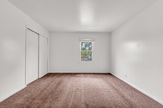 Building Photo - 10 Trenton Square