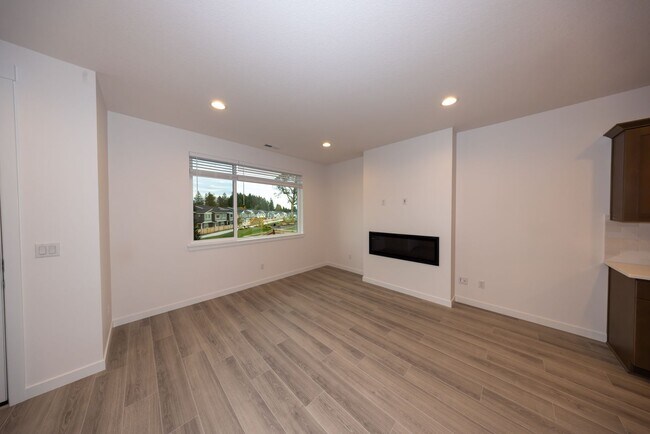 Building Photo - Brand New! - 3 Bedroom Townhome in Vancouv...