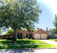 Building Photo - 105 Fieldwood Ct