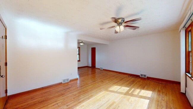 Building Photo - 3239 Silsby Rd