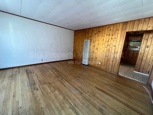Building Photo - 10222 McClemont Ave